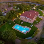 Villa Janas Luxury Villa Surrounded By Large Park, Swimming Pool, Parking And Wifi