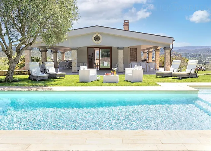 Villa Janas Luxury Villa Surrounded By Large Park, Swimming Pool, Parking And Wifi