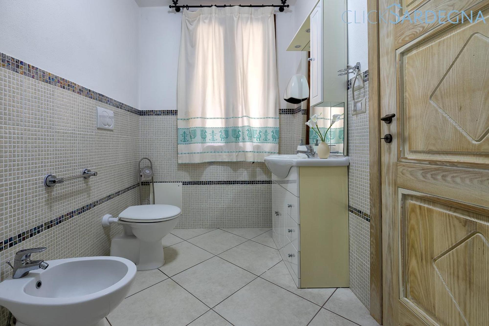 Janas Luxury Surrounded By Large Park, Swimming Pool, Parking And Wifi