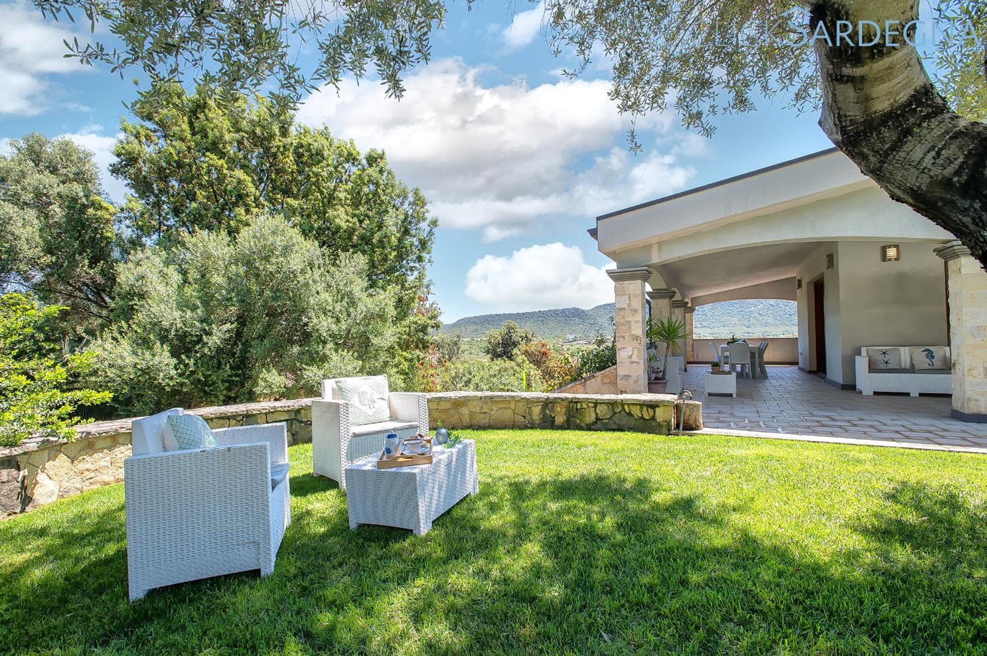 Janas Luxury Surrounded By Large Park, Swimming Pool, Parking And Wifi Villa *
