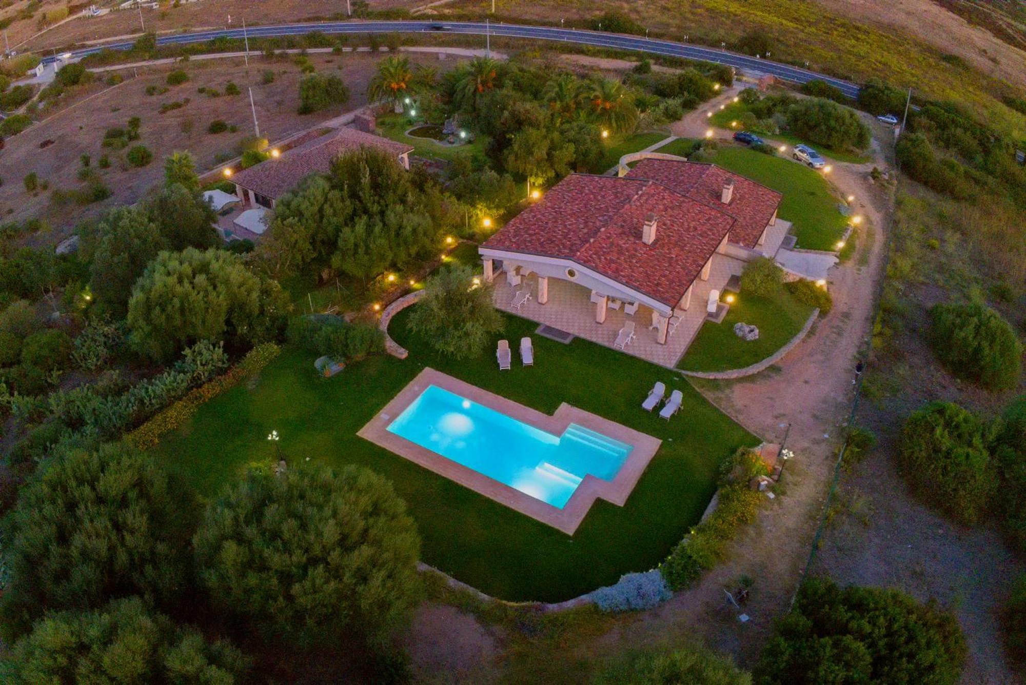 Janas Luxury Surrounded By Large Park, Swimming Pool, Parking And Wifi Villa Alghero