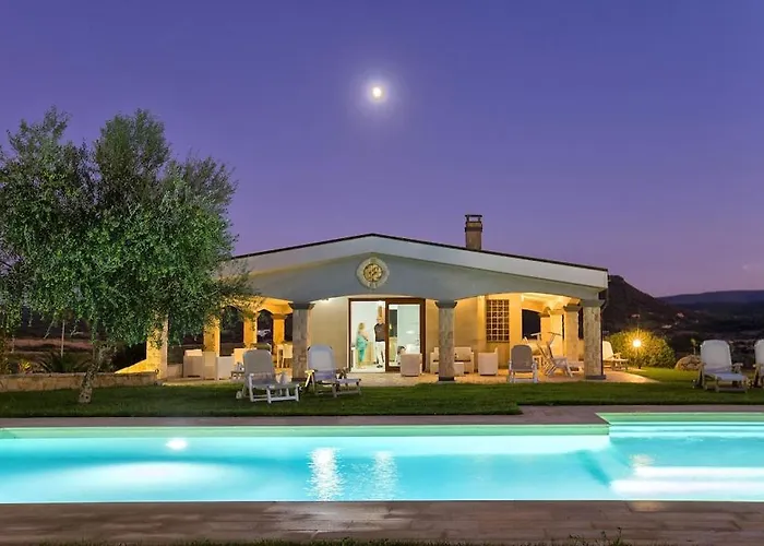 Villa Janas Luxury Villa Surrounded By Large Park, Swimming Pool, Parking And Wifi