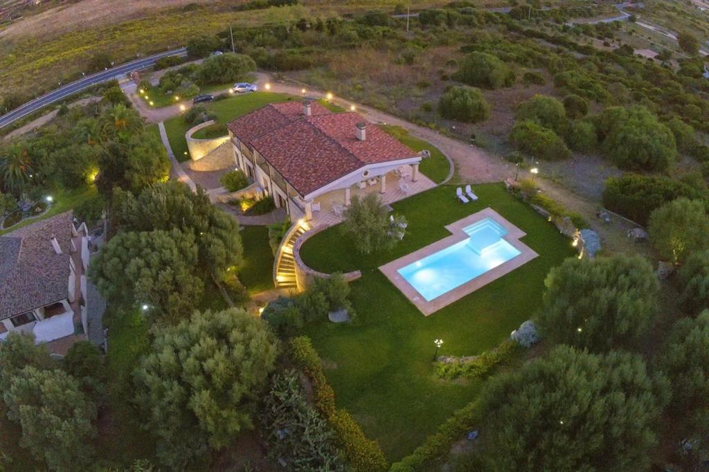Janas Luxury Surrounded By Large Park, Swimming Pool, Parking And Wifi * Alghero
