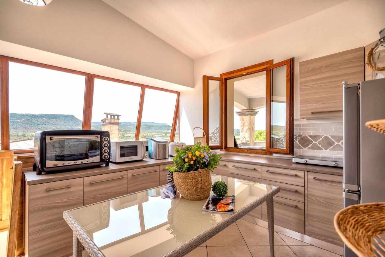 Janas Luxury Surrounded By Large Park, Swimming Pool, Parking And Wifi Villa