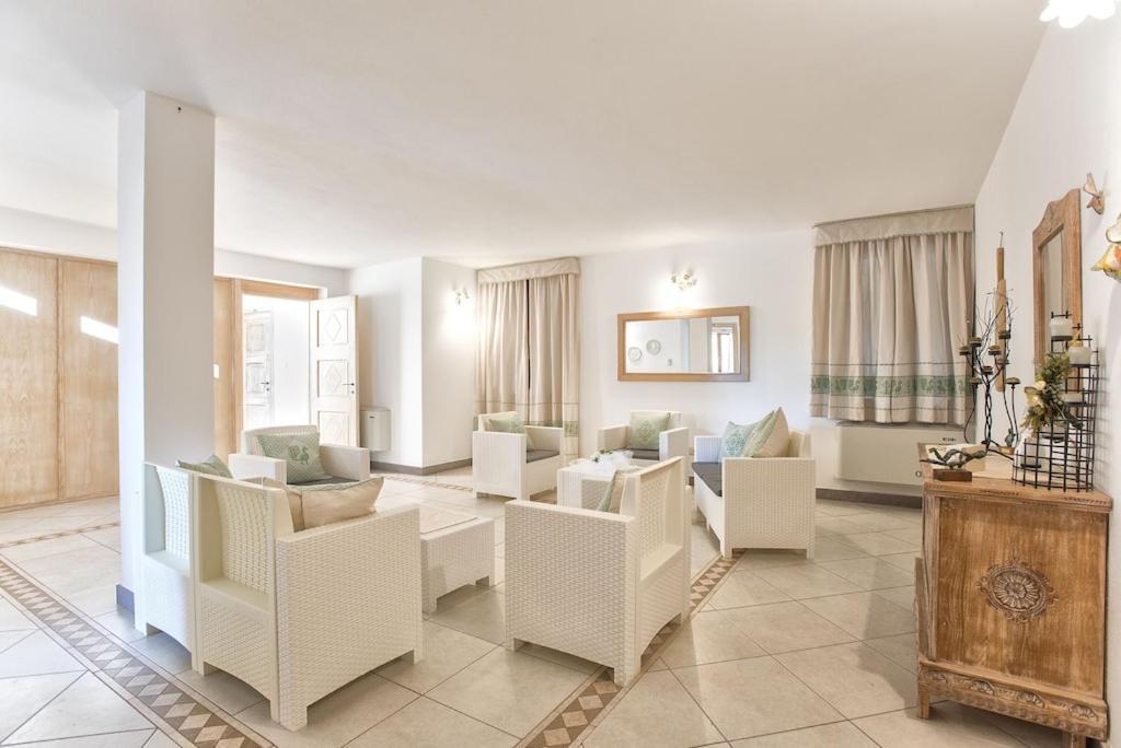 Janas Luxury Surrounded By Large Park, Swimming Pool, Parking And Wifi Villa Alghero