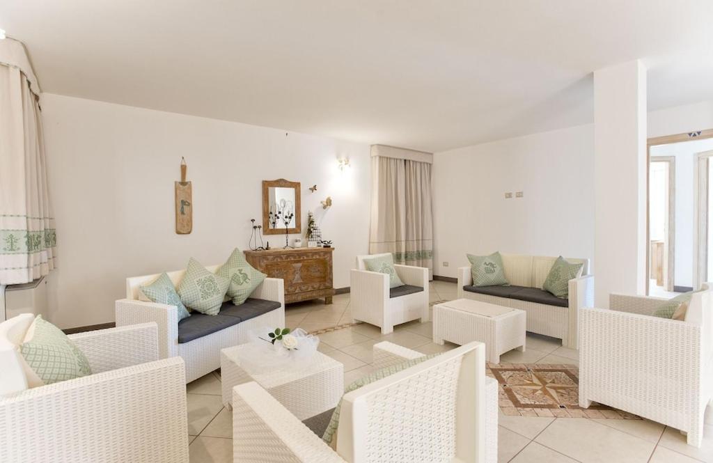 Janas Luxury Surrounded By Large Park, Swimming Pool, Parking And Wifi Villa *