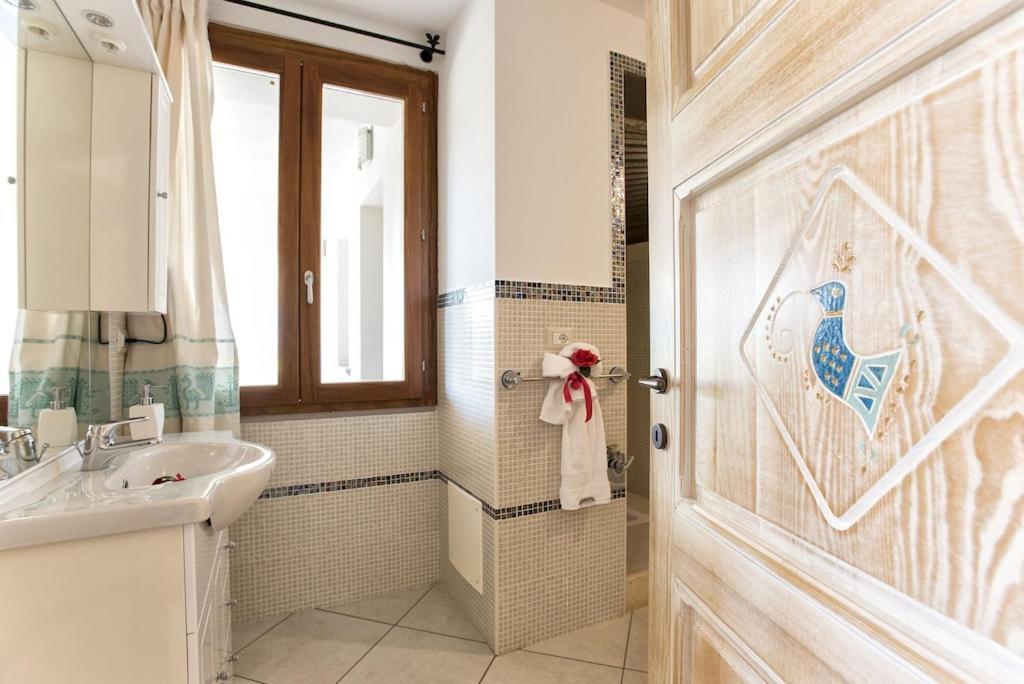 Villa Janas Luxury Surrounded By Large Park, Swimming Pool, Parking And Wifi