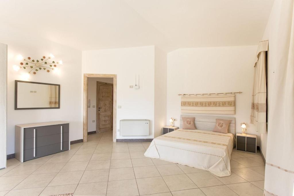 Janas Luxury Surrounded By Large Park, Swimming Pool, Parking And Wifi Villa
