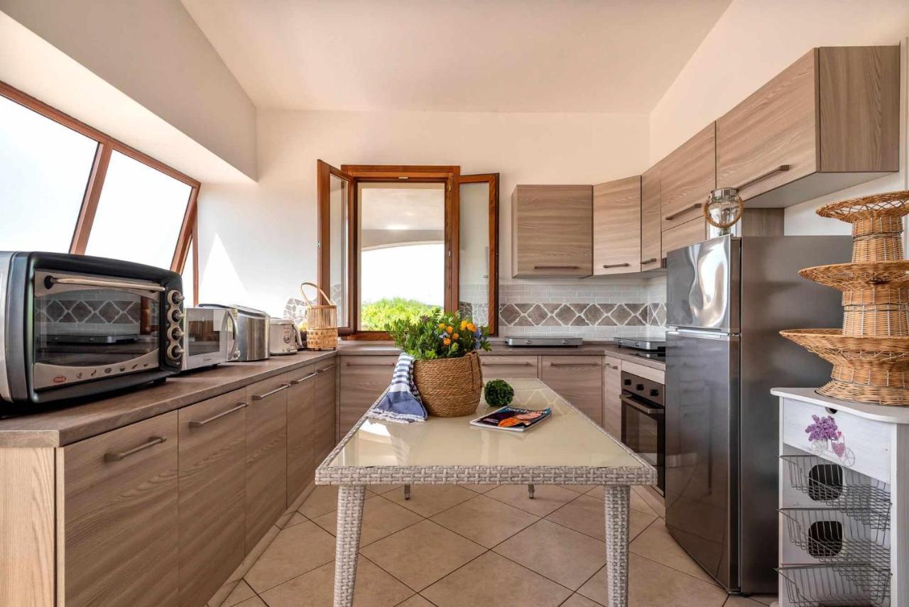 Janas Luxury Surrounded By Large Park, Swimming Pool, Parking And Wifi Villa *