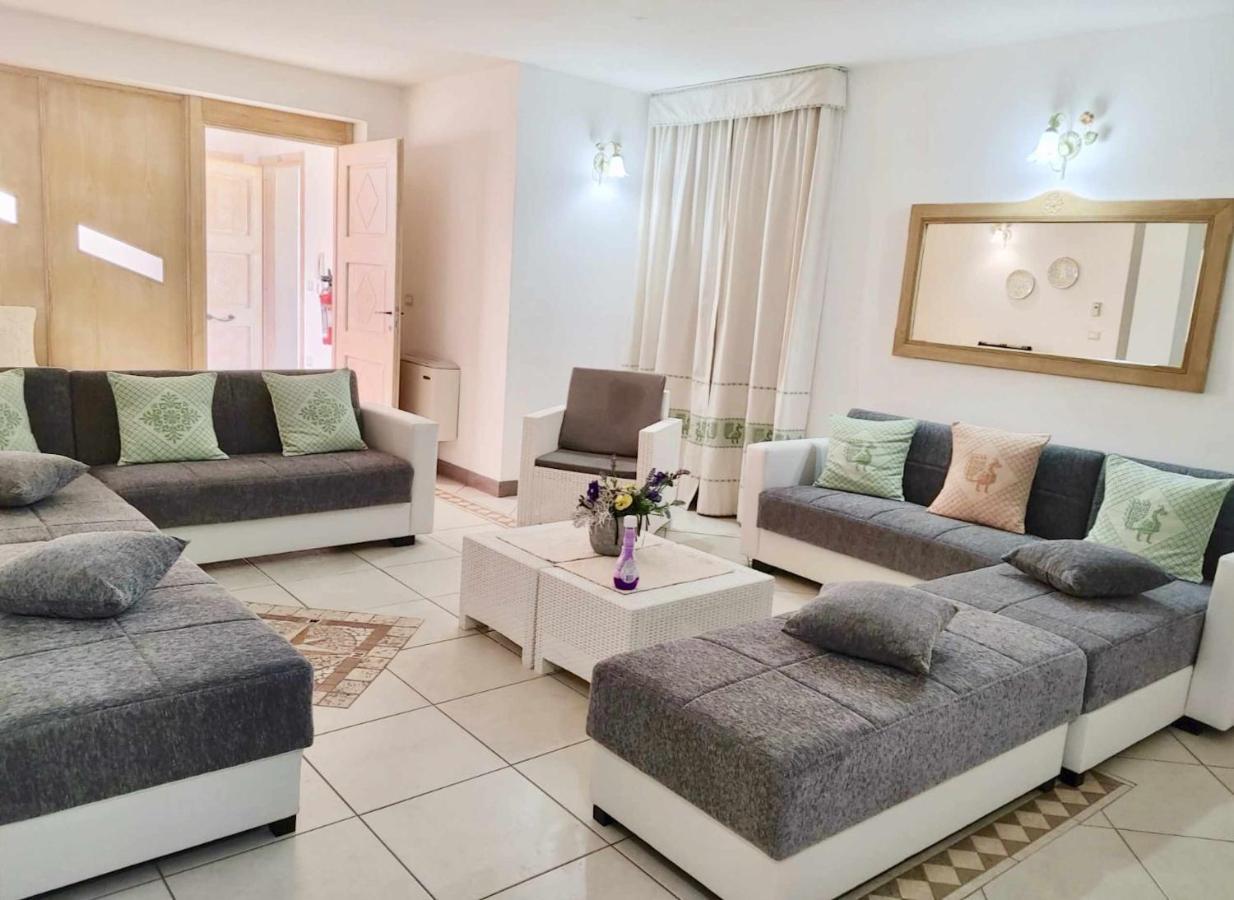 Janas Luxury Surrounded By Large Park, Swimming Pool, Parking And Wifi