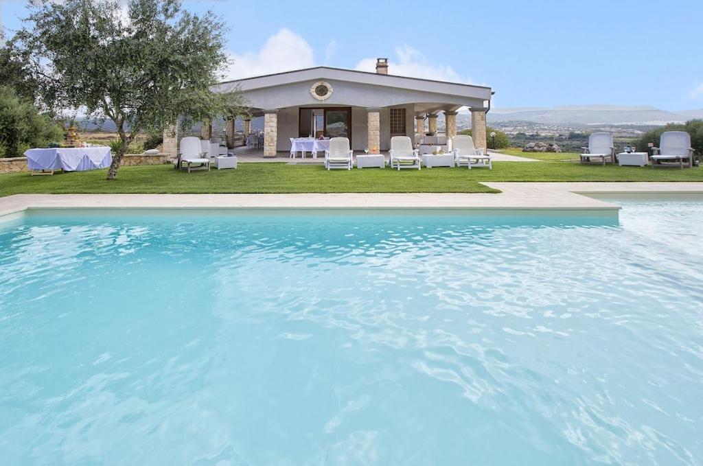 Villa Janas Luxury Surrounded By Large Park, Swimming Pool, Parking And Wifi
