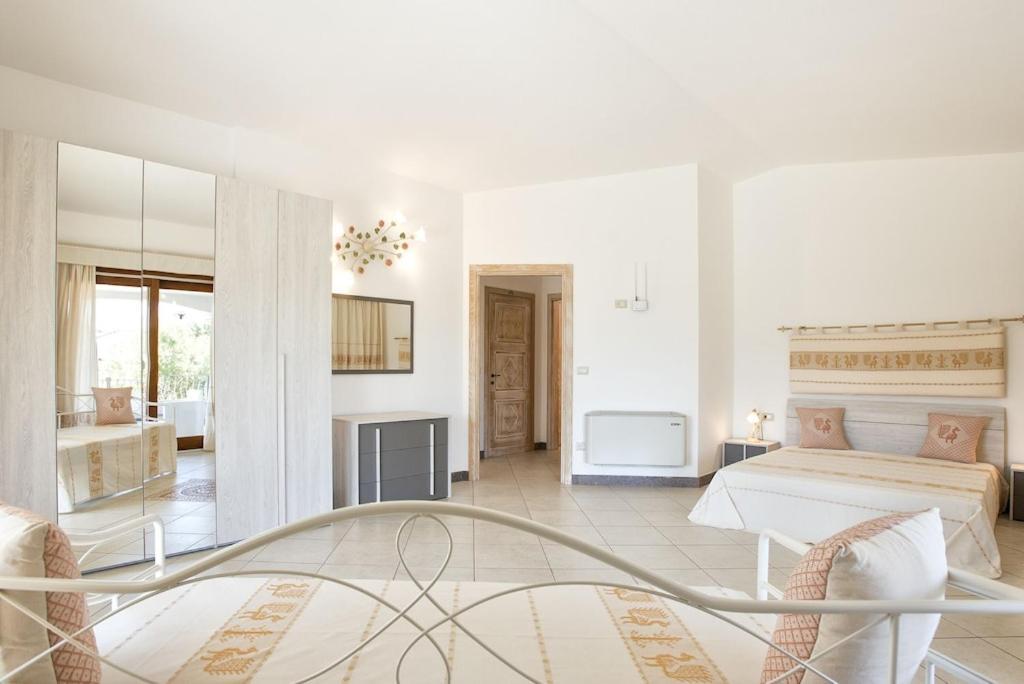Villa Janas Luxury Surrounded By Large Park, Swimming Pool, Parking And Wifi *