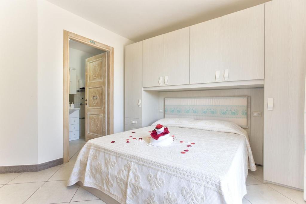 Janas Luxury Surrounded By Large Park, Swimming Pool, Parking And Wifi