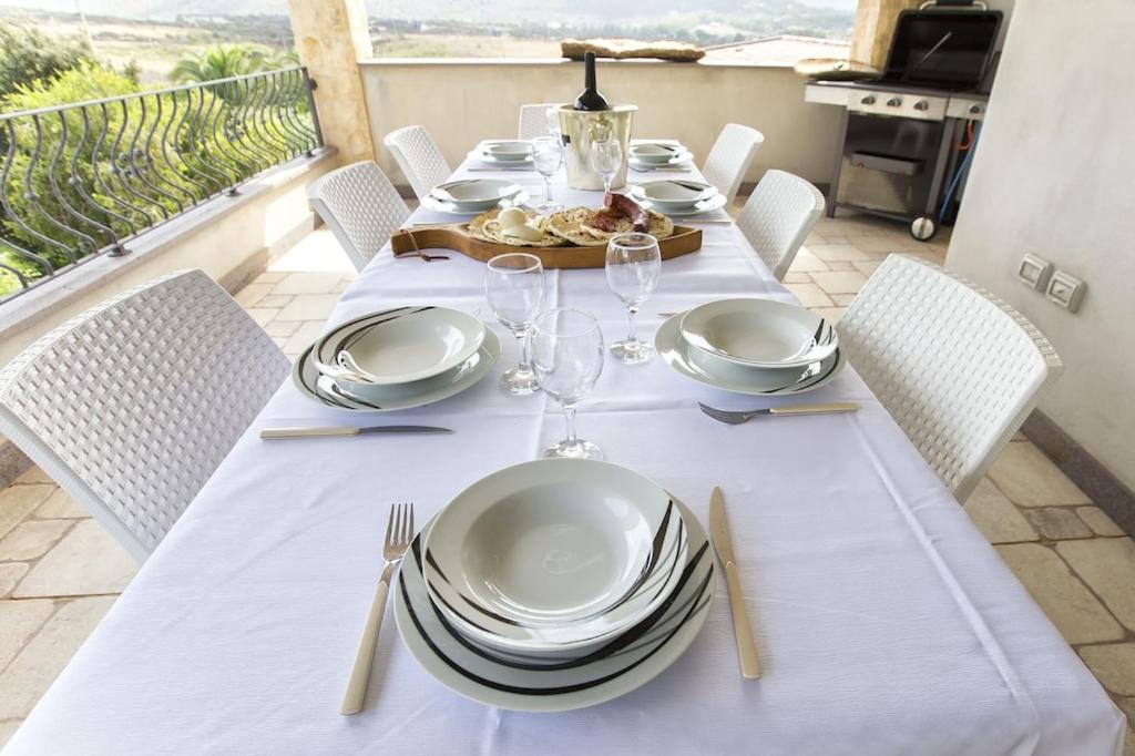 Janas Luxury Surrounded By Large Park, Swimming Pool, Parking And Wifi * Alghero