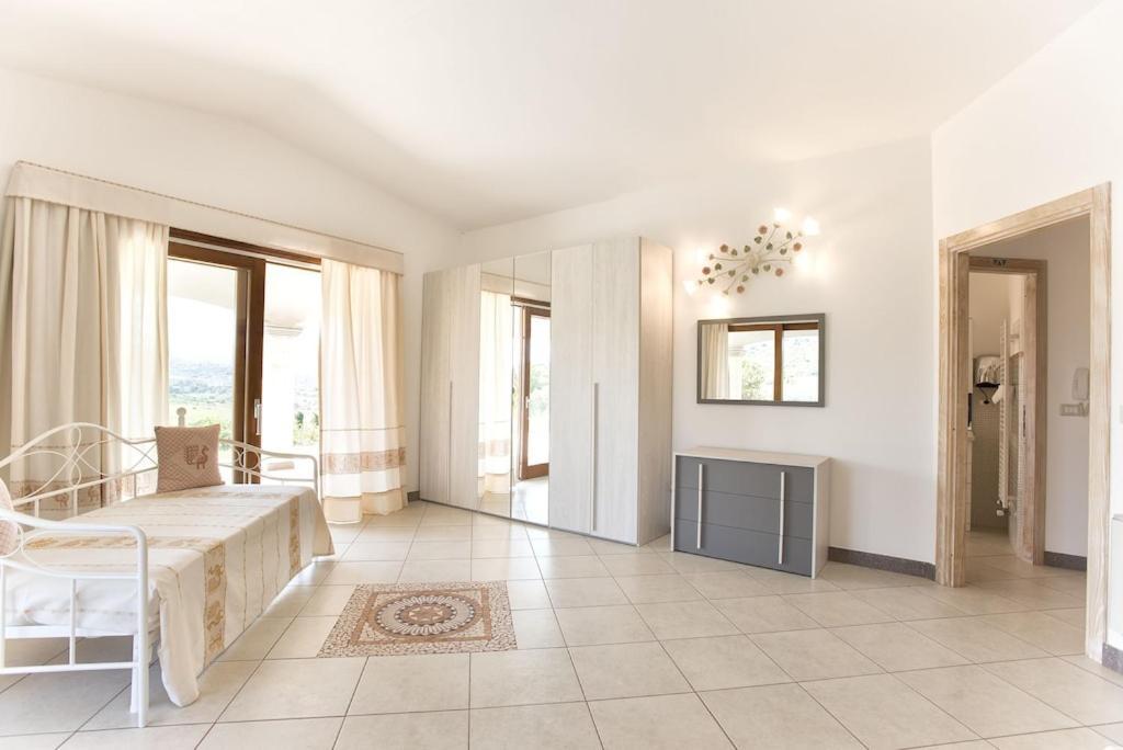 Villa Janas Luxury Surrounded By Large Park, Swimming Pool, Parking And Wifi Alghero