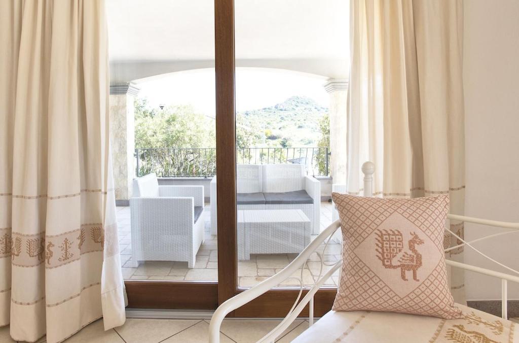 Janas Luxury Surrounded By Large Park, Swimming Pool, Parking And Wifi Villa