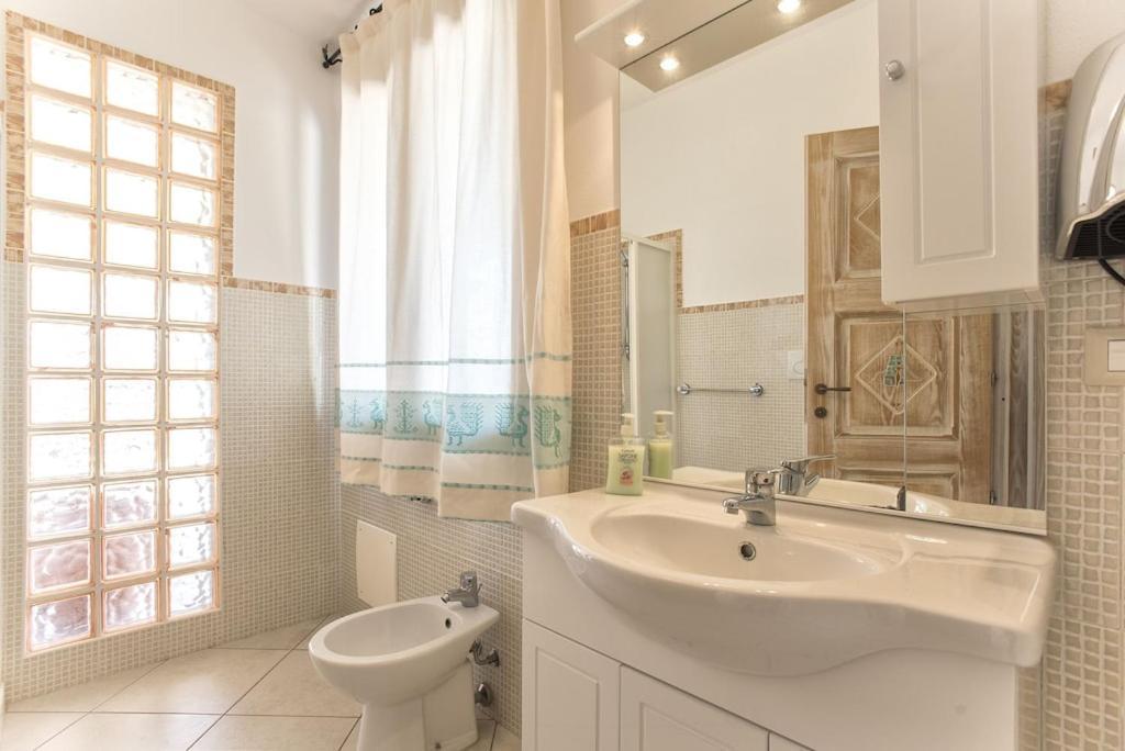 Janas Luxury Surrounded By Large Park, Swimming Pool, Parking And Wifi Villa *