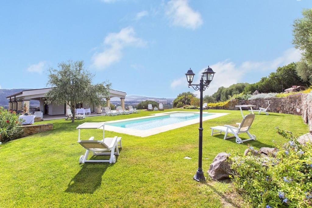 Janas Luxury Surrounded By Large Park, Swimming Pool, Parking And Wifi Villa