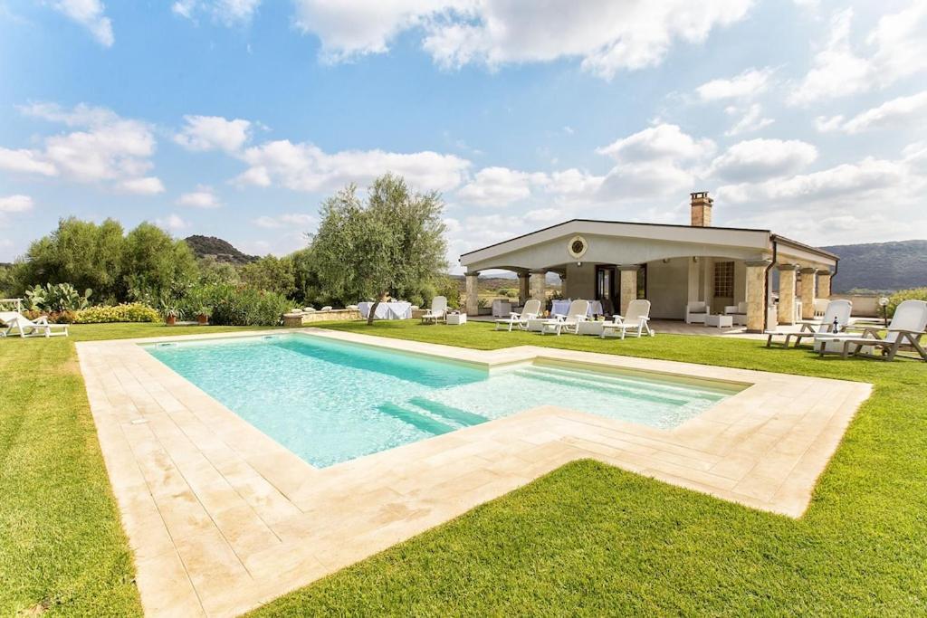 Janas Luxury Surrounded By Large Park, Swimming Pool, Parking And Wifi