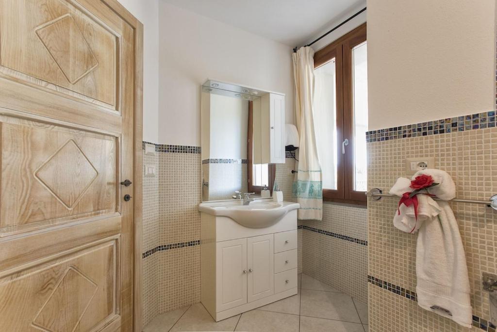 Villa Janas Luxury Surrounded By Large Park, Swimming Pool, Parking And Wifi