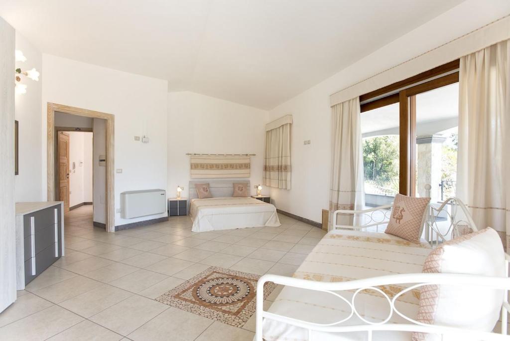 Janas Luxury Surrounded By Large Park, Swimming Pool, Parking And Wifi Alghero