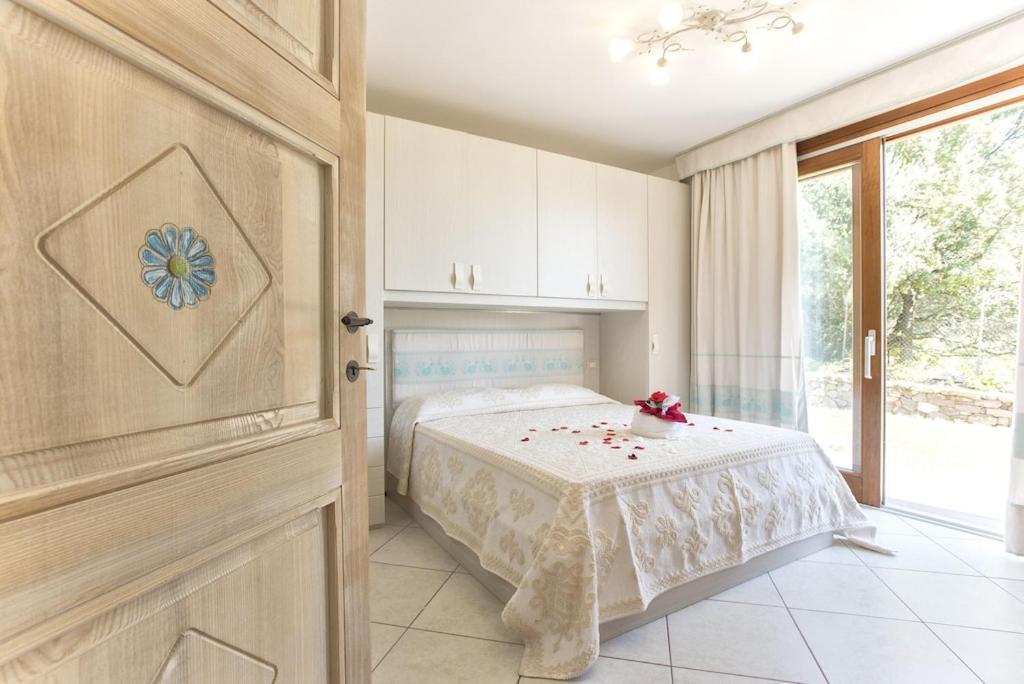 Villa Janas Luxury Surrounded By Large Park, Swimming Pool, Parking And Wifi