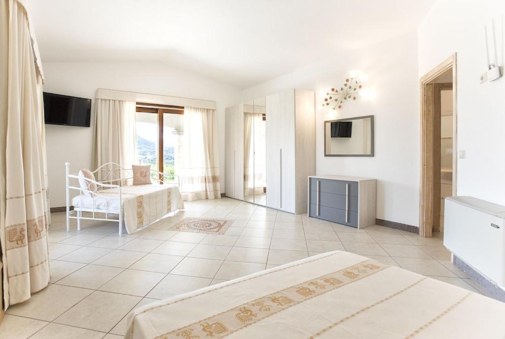 Janas Luxury Surrounded By Large Park, Swimming Pool, Parking And Wifi *