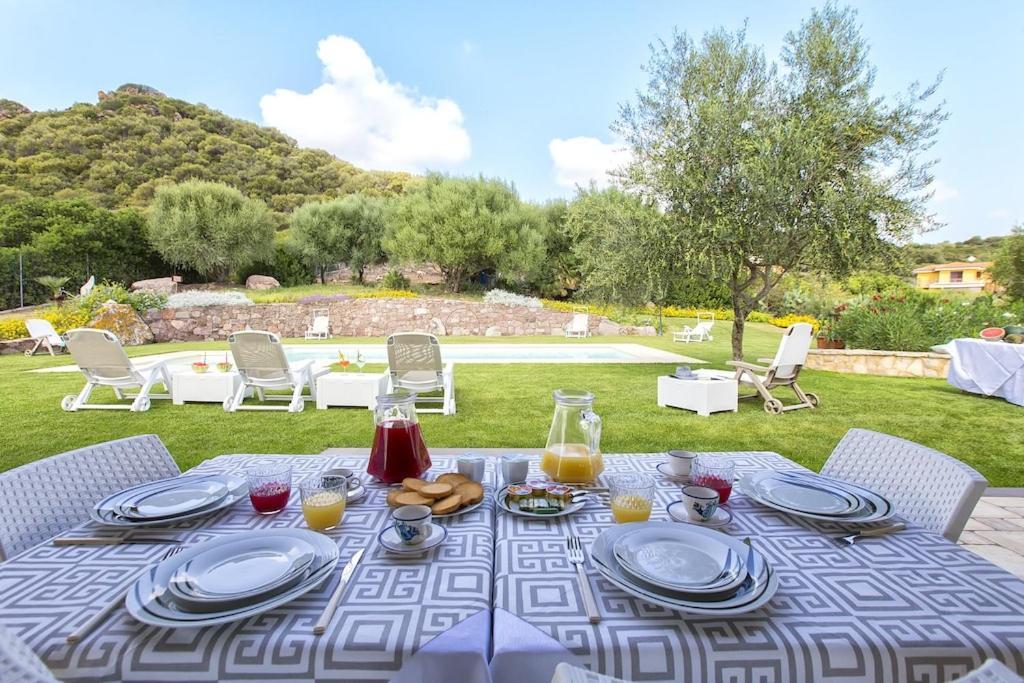 Janas Luxury Surrounded By Large Park, Swimming Pool, Parking And Wifi