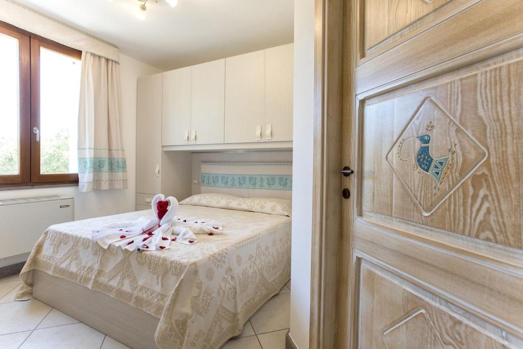 Janas Luxury Surrounded By Large Park, Swimming Pool, Parking And Wifi